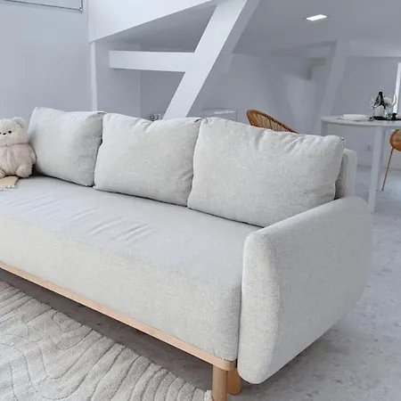 A Tranquil Attic Retreat Near Old Town Apartament *