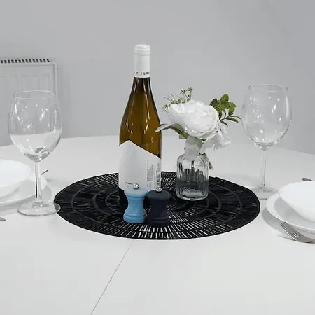 A Tranquil Attic Retreat Near Old Town 公寓 *