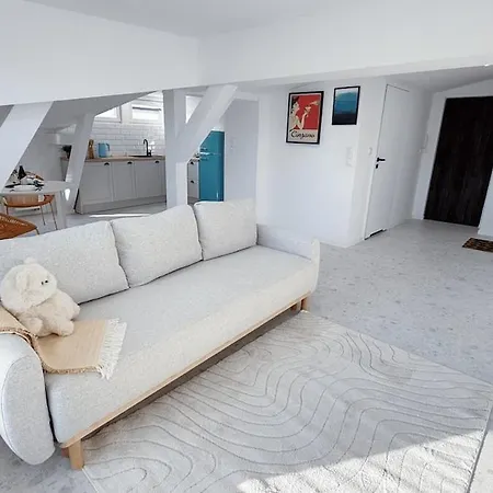 A Tranquil Attic Retreat Near Old Town Apartament Bydgoszcz