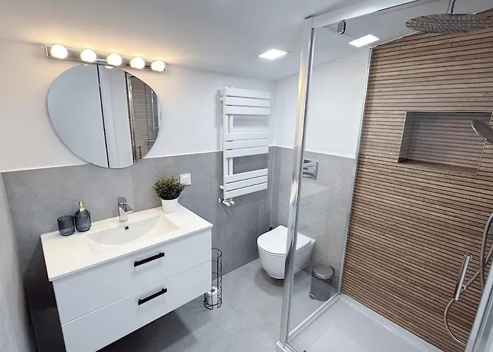 아파트 A Tranquil Attic Retreat Near Old Town 비드고슈치