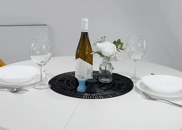 A Tranquil Attic Retreat Near Old Town 아파트 *