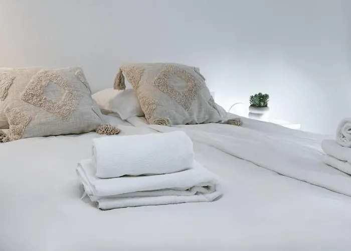 A Tranquil Attic Retreat Near Old Town בידגוז'יז'